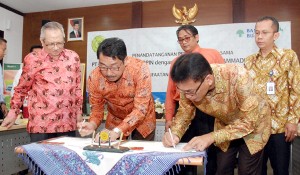Penandatanganan perjanjian kerjasama BSB dengan   Universitas Muhammadiyah Jakarta tentang pemanfaatan produk dan jasa   perbankan syariah milik BSB di gedung direktorat kampus UMJ 5 November   2015_zidni