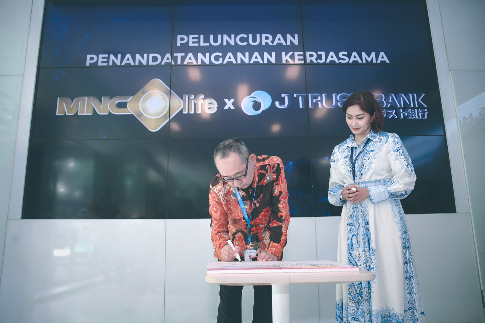 J Trust Bank Jalin Kerja Sama Dengan Mnc Life Untuk Produk Asuransi