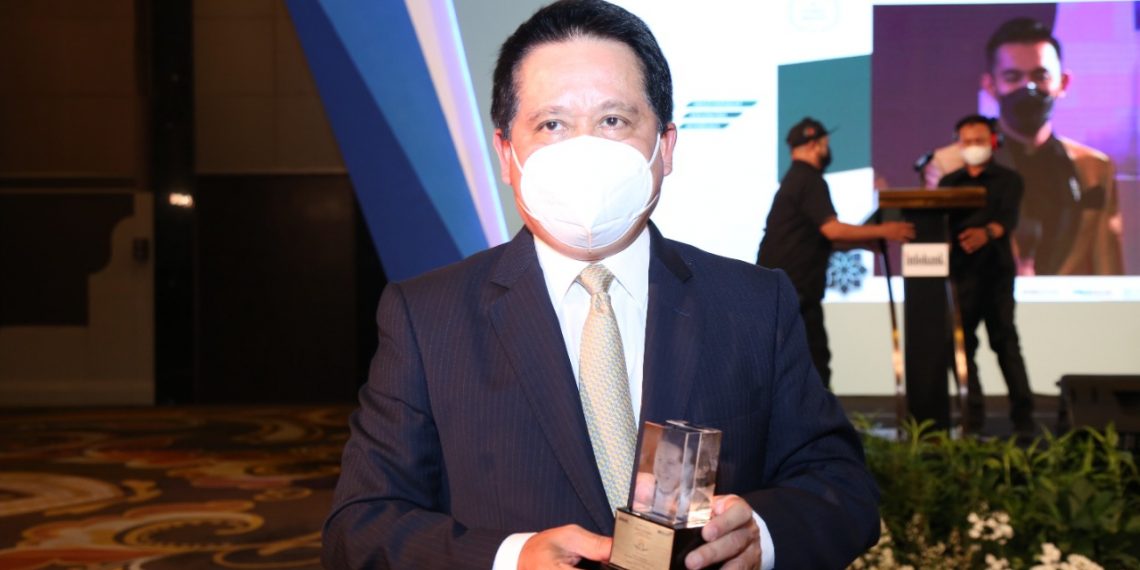Dirut BSI Hery Gunardi Raih Penghargaan The Rising Star in Islamic Banking