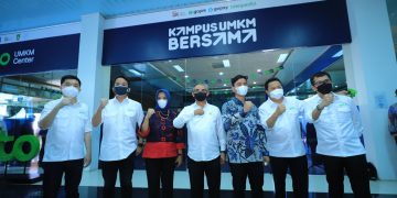 OJK dan GoTo Resmikan Kampus UMKM Bersama di Surakarta