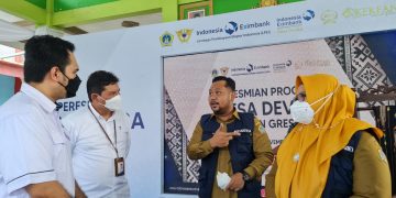 LPEI Dorong Produksi Sarung Tenun Asal Gresik Masuk Pasar Ekspor