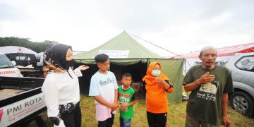 Tinjau Pengungsian Erupsi Semeru