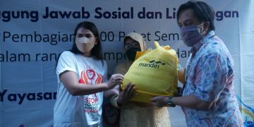 Bank Mandiri Salurkan Sembako Bagi Perempuan Terdampak Covid-19