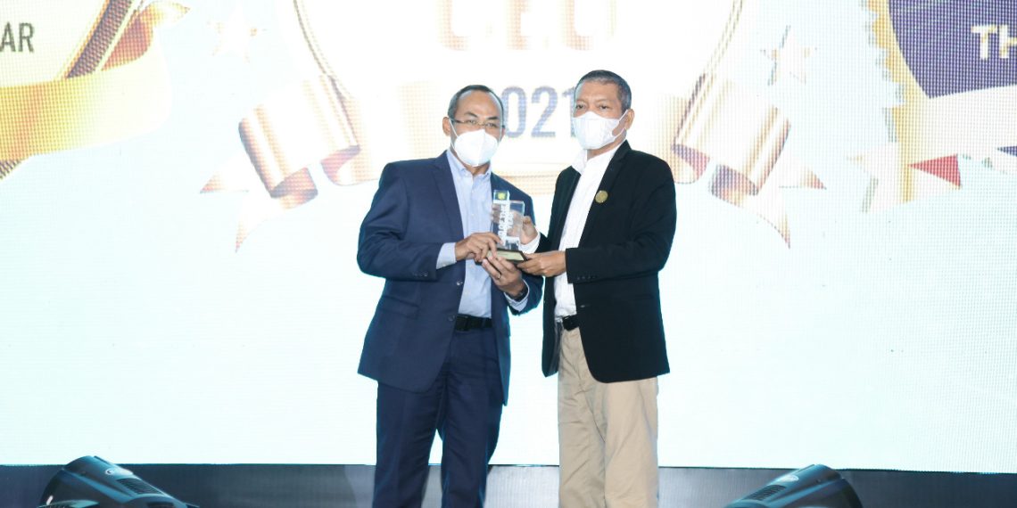 Setahun Pimpin BNI, Royke Dinobatkan Sebagai CEO of The Year 2021
