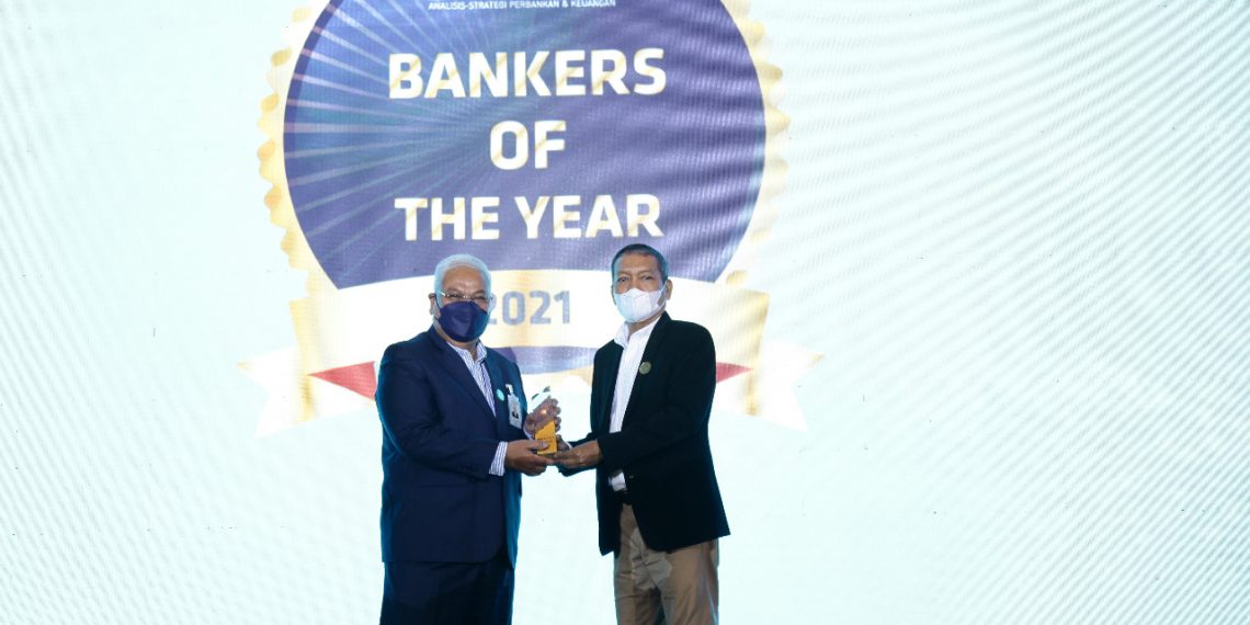 Kinerja Moncer, Dirut Sumselbabel Boyong Predikat Banker of The Year 2021 