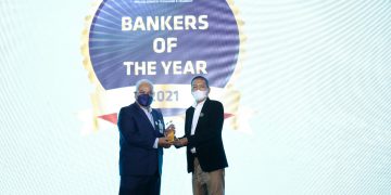 Kinerja Moncer, Dirut Sumselbabel Boyong Predikat Banker of The Year 2021 