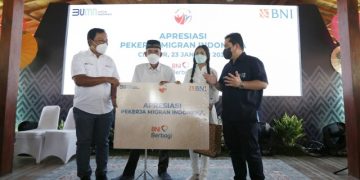 BNI Salurkan Bantuan untuk Keluarga Pekerja Migran Indonesia 