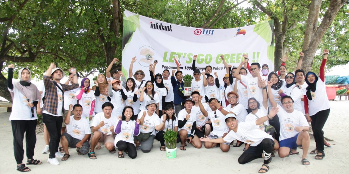 Infobank Gelar Program Penanaman 1.000 Mangrove di Pulau Pari