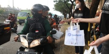 DanaRupiah Bagikan Ratusan Hidangan Buka Puasa ke Masyarakat