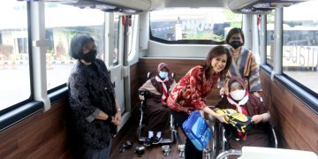 Wujudkan Komitmen, Bank Mandiri Berikan Bus Disabilitas ke YPAC