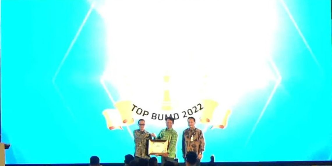 Bank Kalteng Raih Penghargaan Infobank Top BUMD 2022