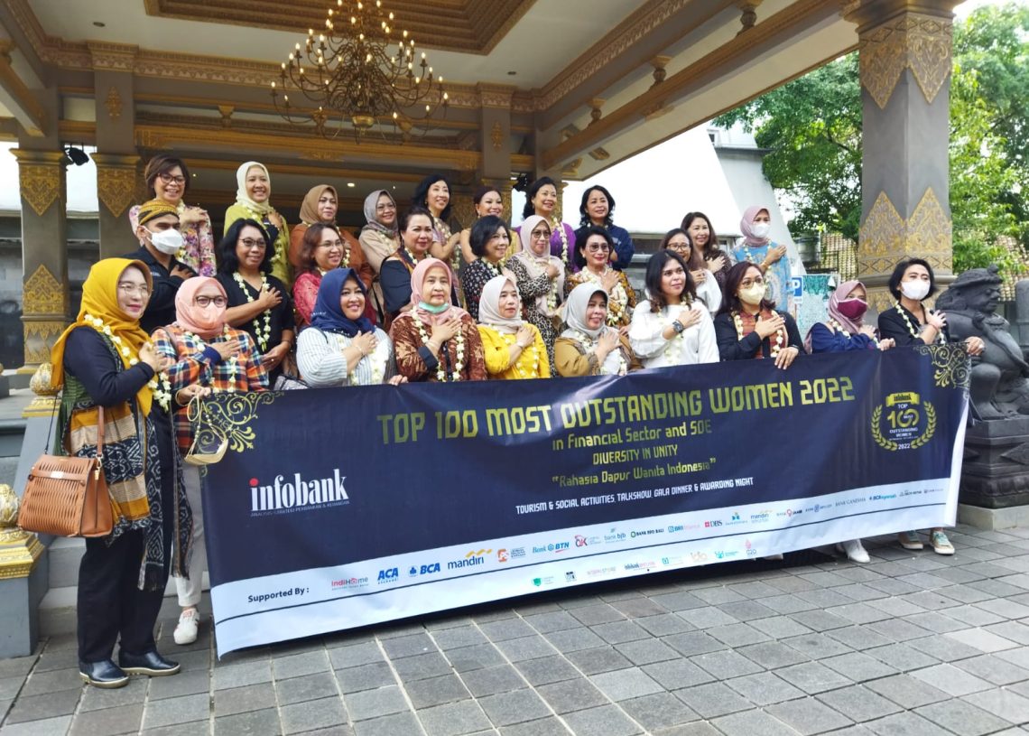 Di Acara Top 100 Most Outstanding Women 2022: Para Eksekutif Wanita ...