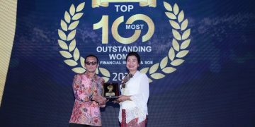 Evi Afiatin Raih Anugerah Outstanding Women 2022