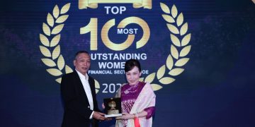 Kontribusi Besar, Presdir CIMB Niaga Boyong Piagam Top 100 Most Outstanding Women