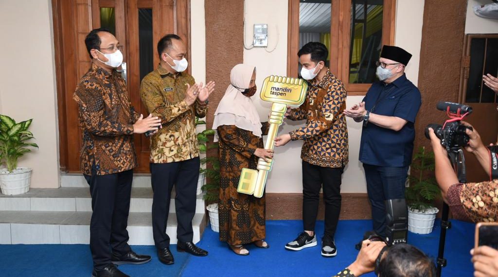 Bank Mandiri Taspen Lakukan CSR Bedah Rumah di Surakarta