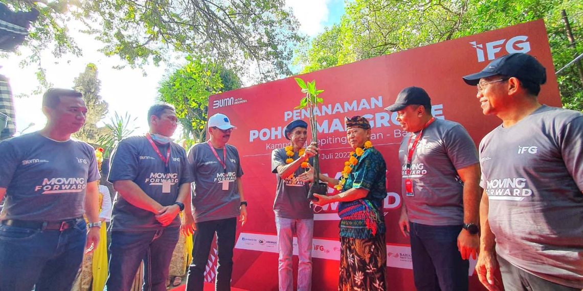 Hari Mangrove Sedunia, IFG dan Anak Usaha Tanam Mangrove di Bali