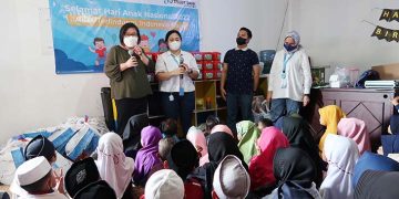 Peringati Hari Anak Nasional 2022, Bank JTrust Kunjungi Kampung Pemulung