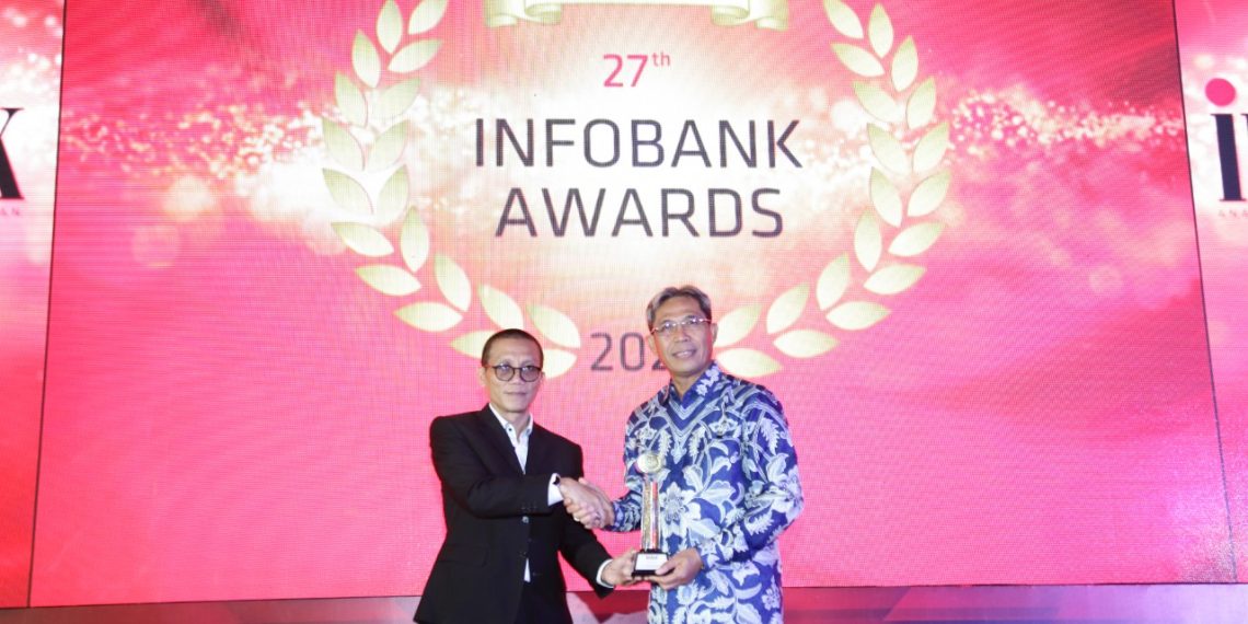 Bank Sumsel Babel Raih Golden Trophy Pada 27th Infobank Award