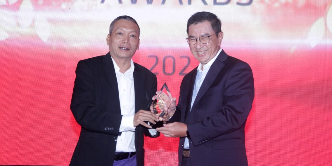 Bank Mega Sabet Golden Trophy dan Special Award di Infobank Awards 2022