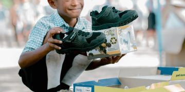 25.000 pasang sepatu