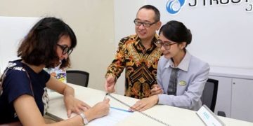 Bank J Trust on the track