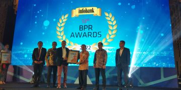 Bankir Senior Wymbo Widjaksono Dianugerahi Lifetime Achievement Award 2022