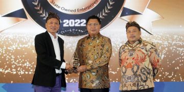 Bank Mandiri Boyong Platinum Trophy dan Special Award di Infobank SOE 2022
