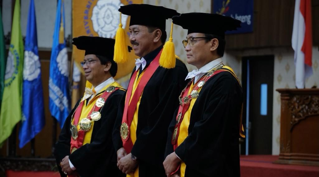 UNS Kukuhkan Dirkeu Garuda Indonesia sebagai Prof. Kehormatan Bidang Ilmu Hukum Bisnis