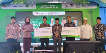 Genjot Literasi Keuangan Syariah, MES dan OJK Gerakan 5000 Santri Menabung