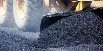 Jokowi Pastikan RI Akan Stop Impor Aspal di 2024