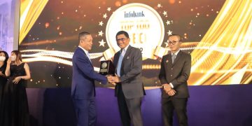 Dirut Askrindo Priyastomo Diganjar Penghargaan Top 100 CEO Infobank