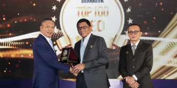 Dirut Askrindo Priyastomo Diganjar Penghargaan Top 100 CEO Infobank