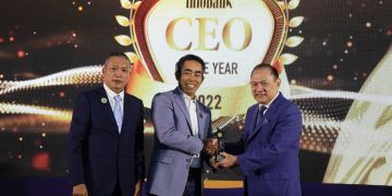 Direktur Utama BRI Insurance Fankar Umran Raih Infobank CEO of The Year 2022
