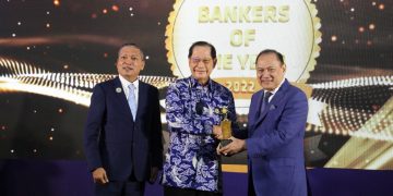 Tiga Petinggi BCA Raih Penghargaan di Infobank Top 100 CEO & The Next Leaders Forum 2022 
