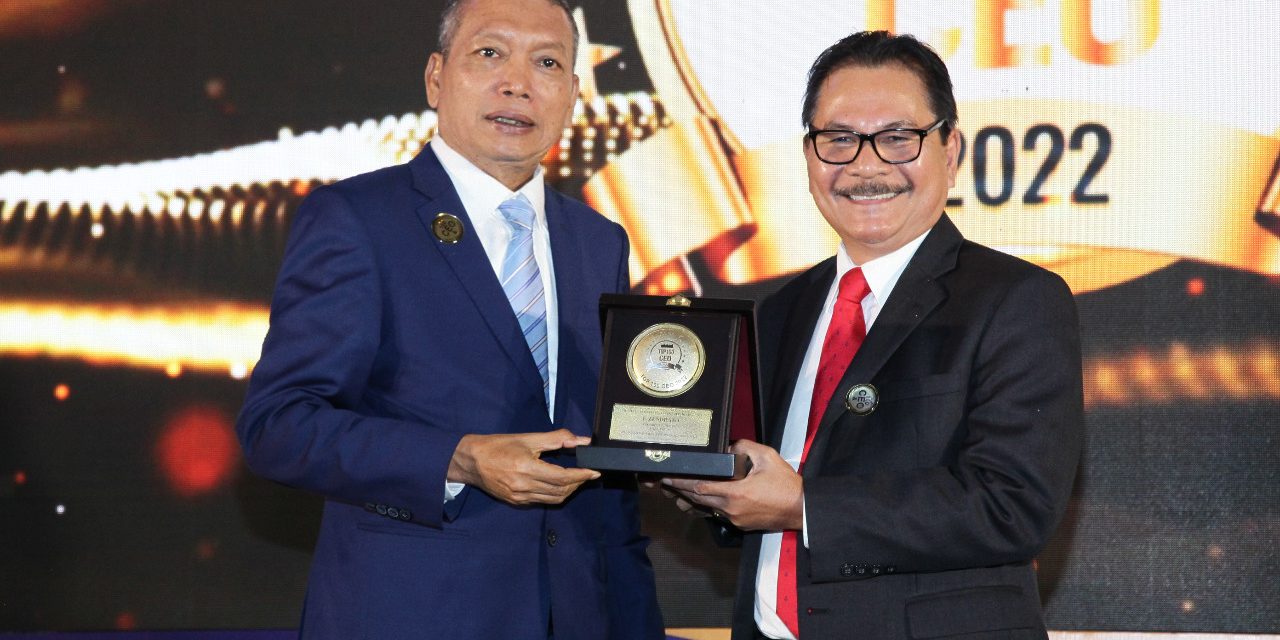 Jaga Kinerja Positif, Dirut Bank Papua F. Zendrato Raih Top 100 CEO ...