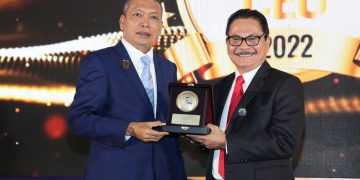 Jaga Kinerja Positif, Dirut Bank Papua F. Zendrato Raih Top 100 CEO 2022