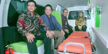 Dukung Layanan Kesehatan, BSI Beri Bantuan Ambulans untuk UI