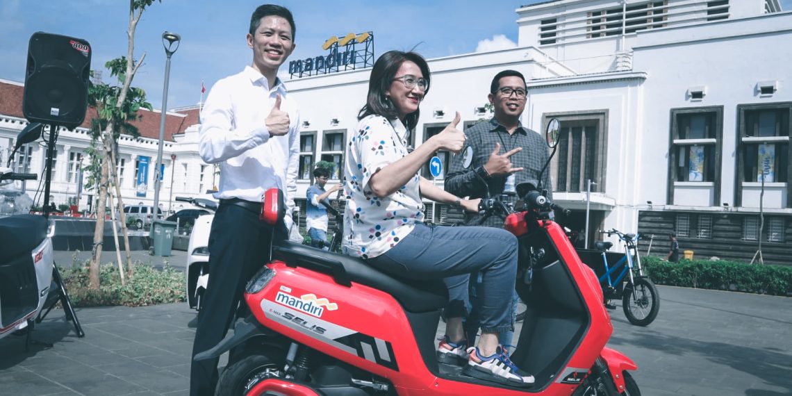 Bank Mandiri Tambah Kendaraan Operasional Listrik