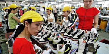 Badai PHK, Nike dan Adidas Pecat 6.000 Pekerja