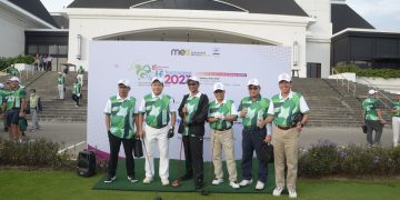 Mahfud Tee Off di MES Premiere Charity Golf Tournament