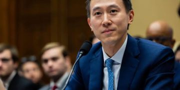 Ini Sosok Bos Tiktok Shou Zi Chew yang Dituduh Sebagai Agen Rahasia China