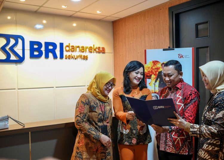 BRI Danareksa Sekuritas Rampungkan Total Nilai Transaksi Rp100 T Di ...