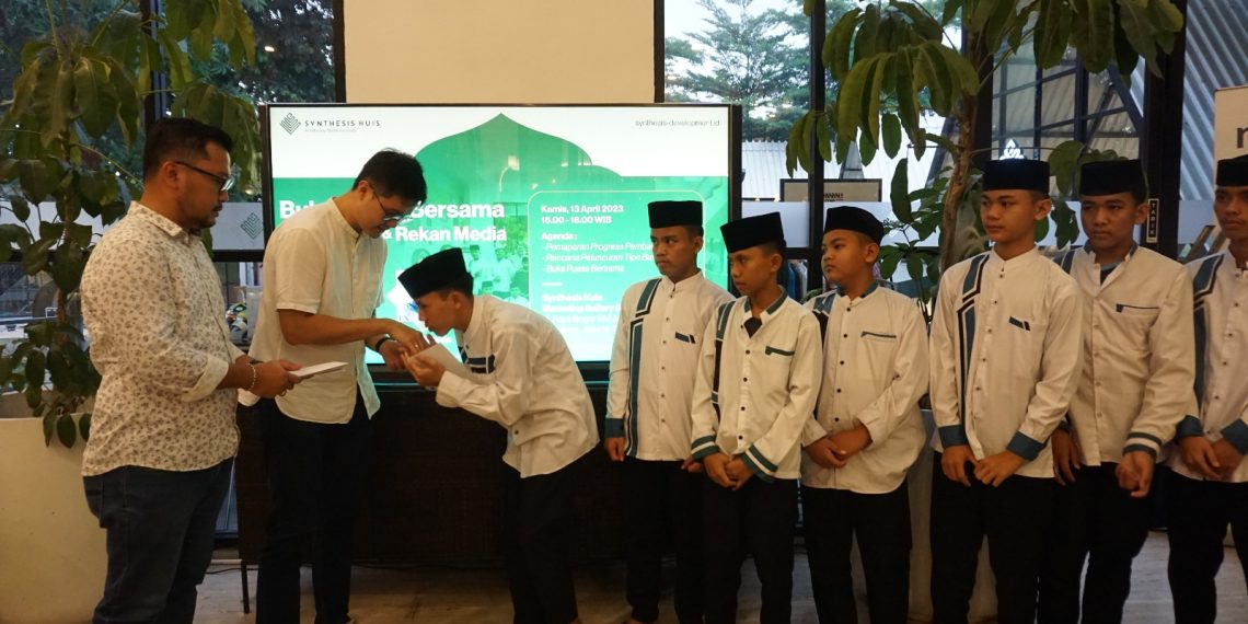 Peduli Lingkungan, Synthesis Karya Pratama Gelar Santunan