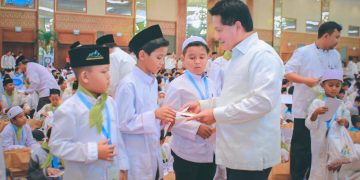 Maknai Ramadan & Nuzulul Quran, BSI Bagi THR ke 2.222 Anak Yatim