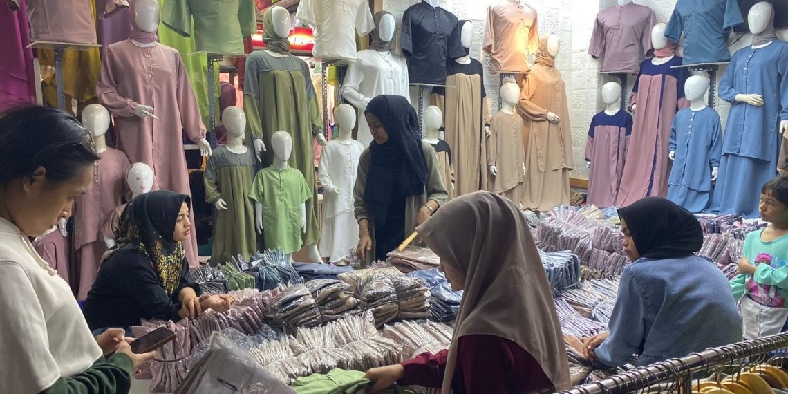 Jelang Lebaran, Pedagang Tanah Abang Raup Cuan Jutaan Rupiah