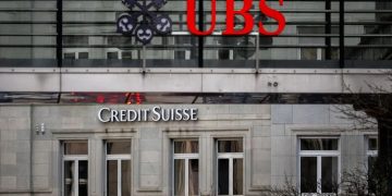 UBS Targetkan Pangkas Sepertiga Pegawainya Paska Akuisisi Credit Suisse
