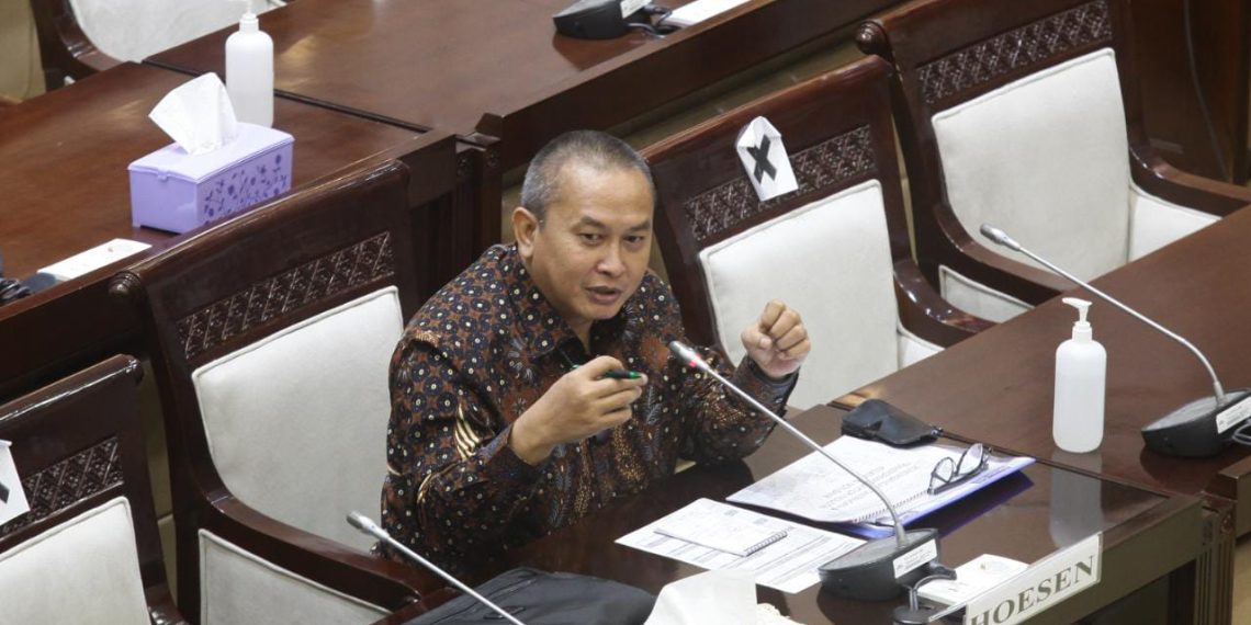 Eks Komisioner OJK Hoesen Ditunjuk Sebagai Komut Mandiri Sekuritas