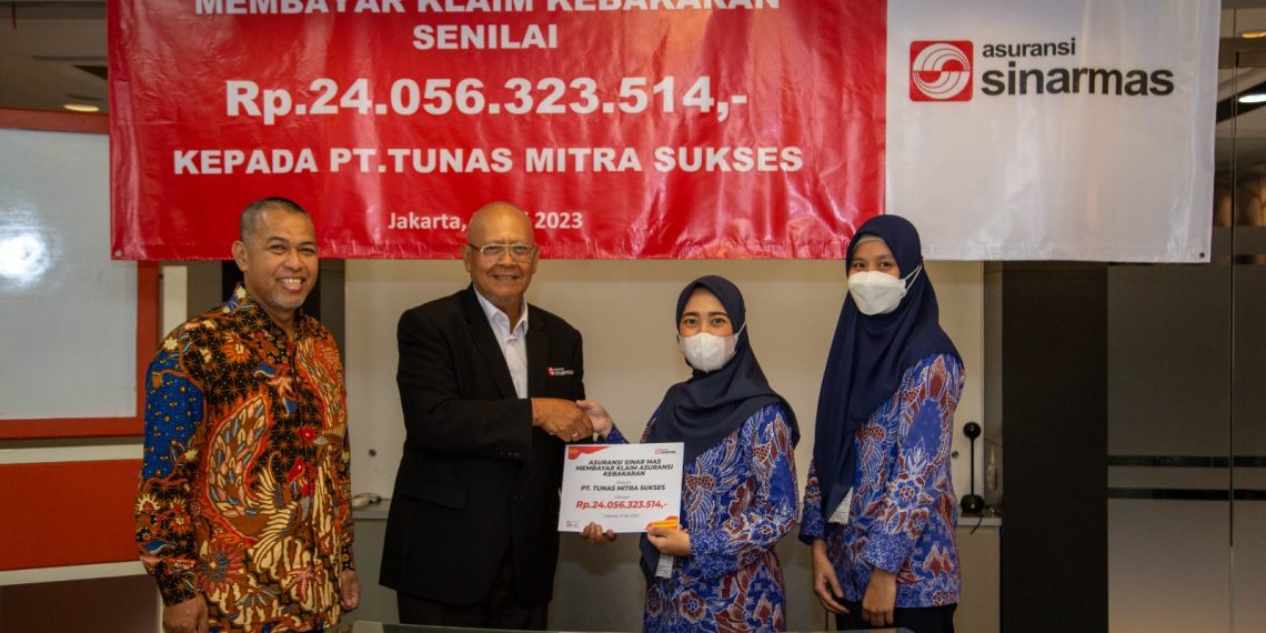 Asuransi Sinar Mas Bayar Klaim Kebakaran Rp24,05 Miliar ke Perusahaan Ini