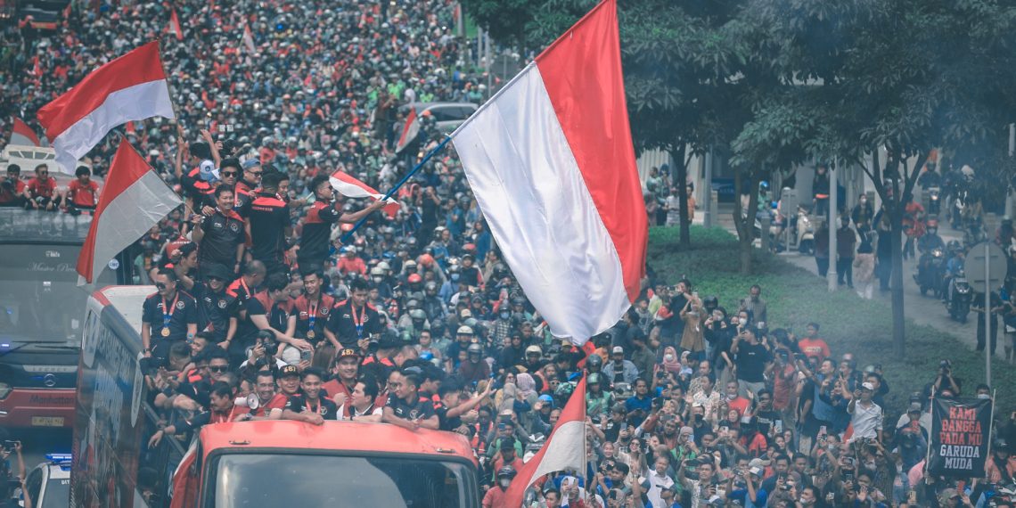 Antusias Masyarakat Sambut Arak-Arakan Timnas U-22 SEA Games 2023