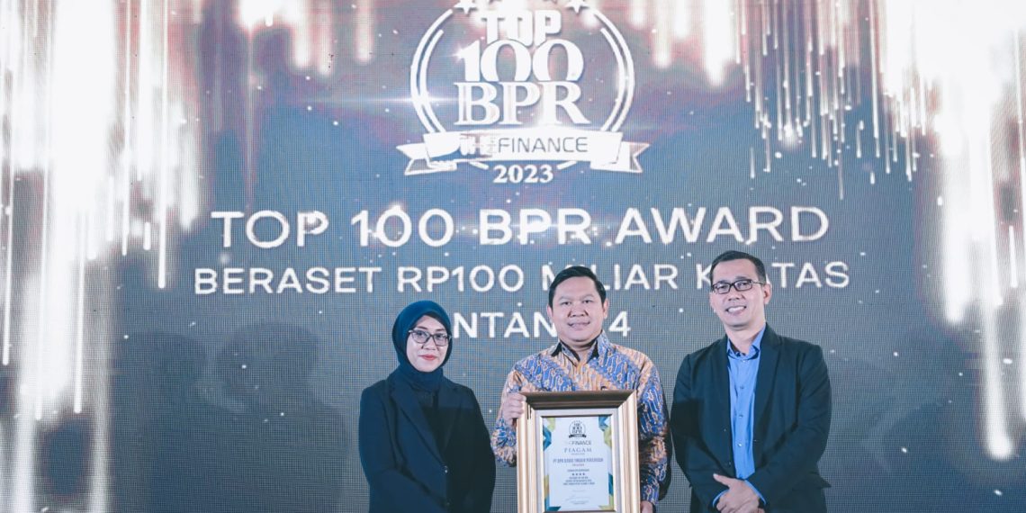 BPR Djoko Tingkir Perseroda Raih Penghargaan Top 100 BPR 2023